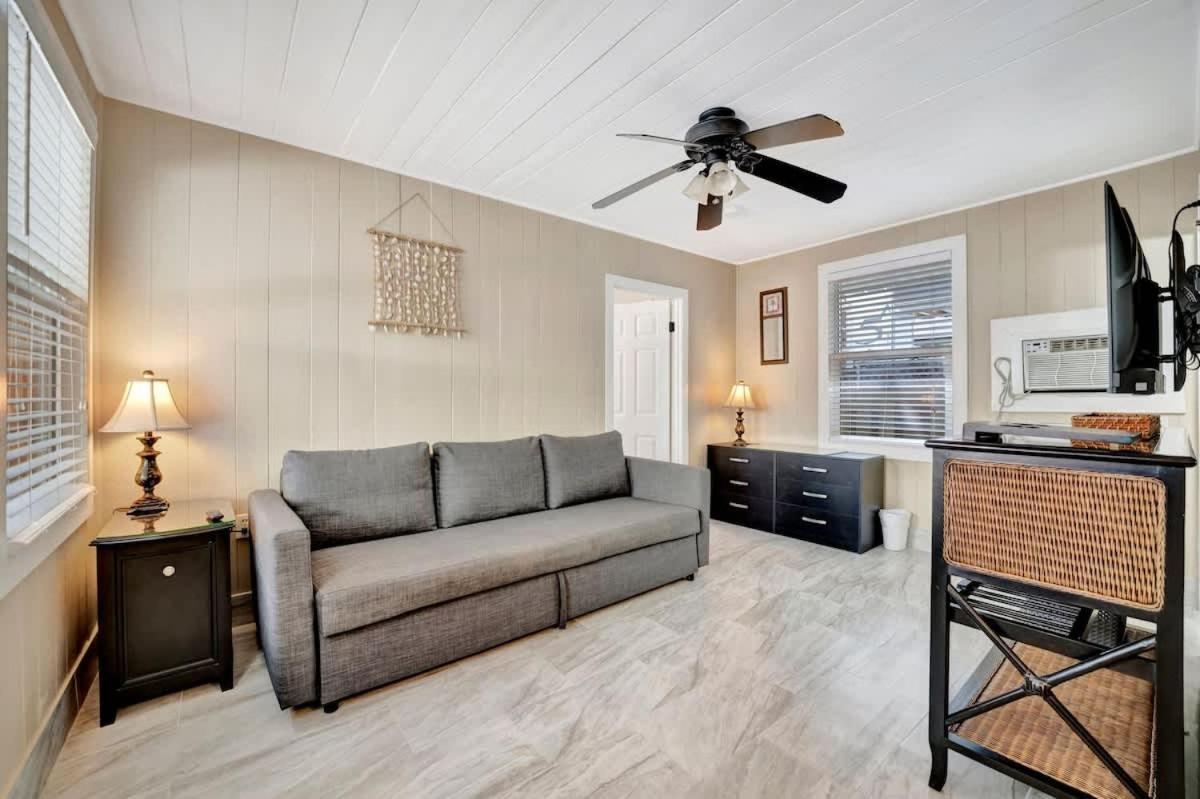 Stones Throw Beachside Bungalow #1 On The Beach Clearwater Beach Buitenkant foto